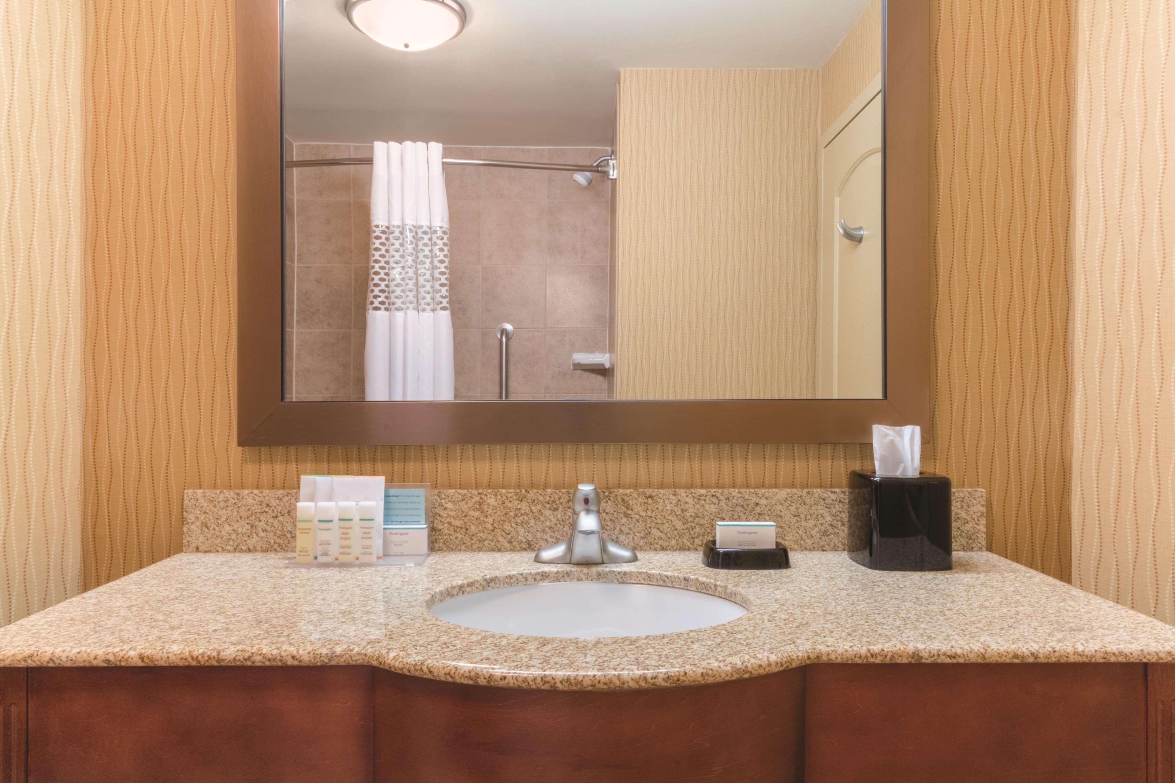 Hampton Inn By Hilton Edmonton South Екстериор снимка