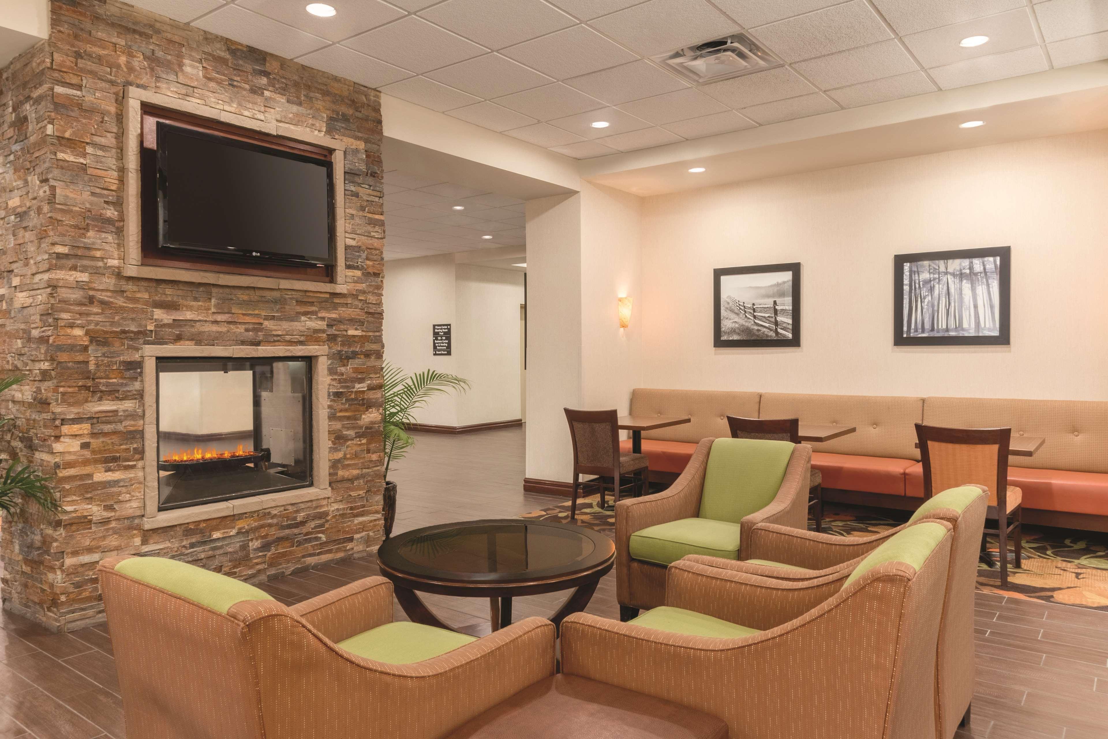 Hampton Inn By Hilton Edmonton South Екстериор снимка