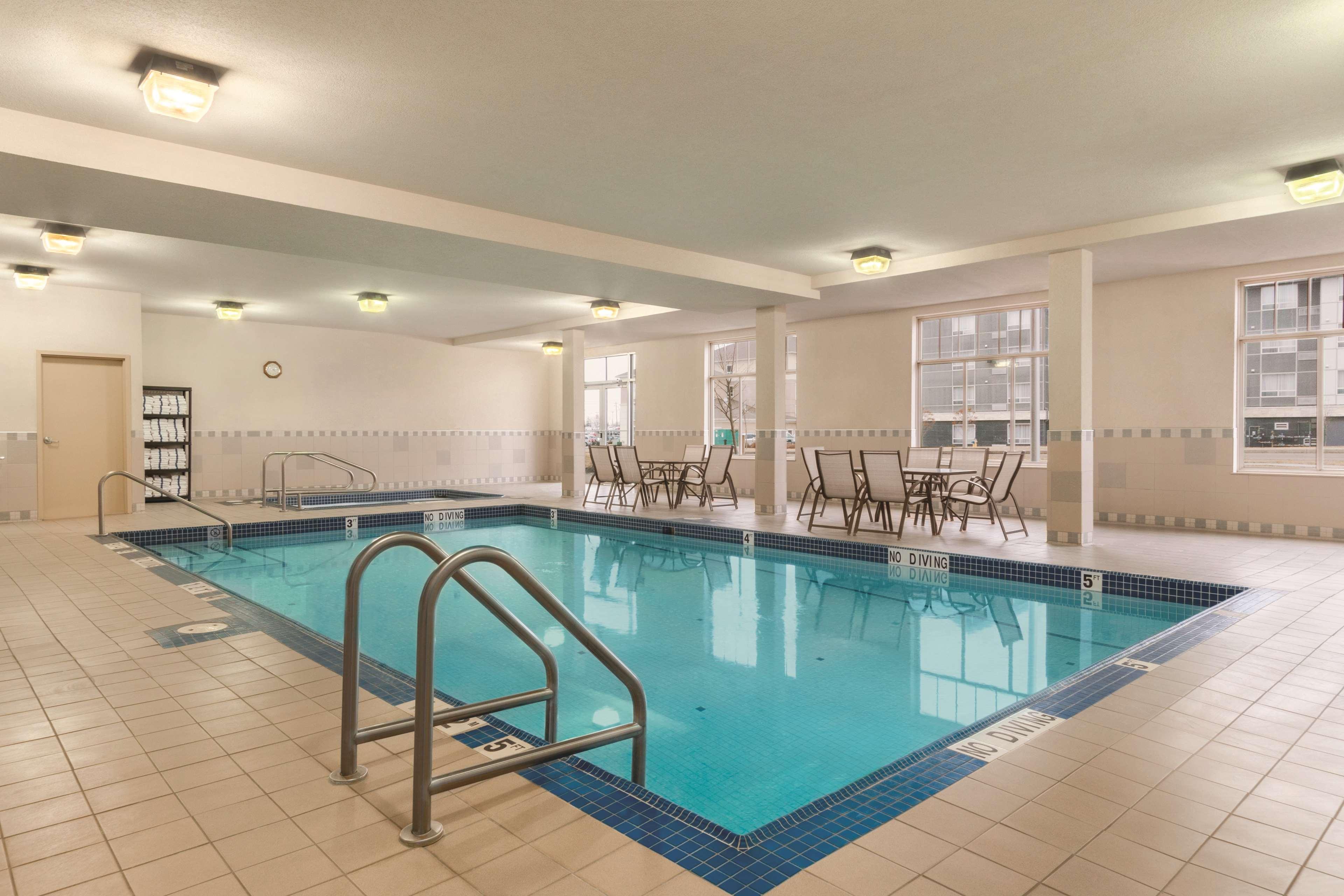 Hampton Inn By Hilton Edmonton South Екстериор снимка