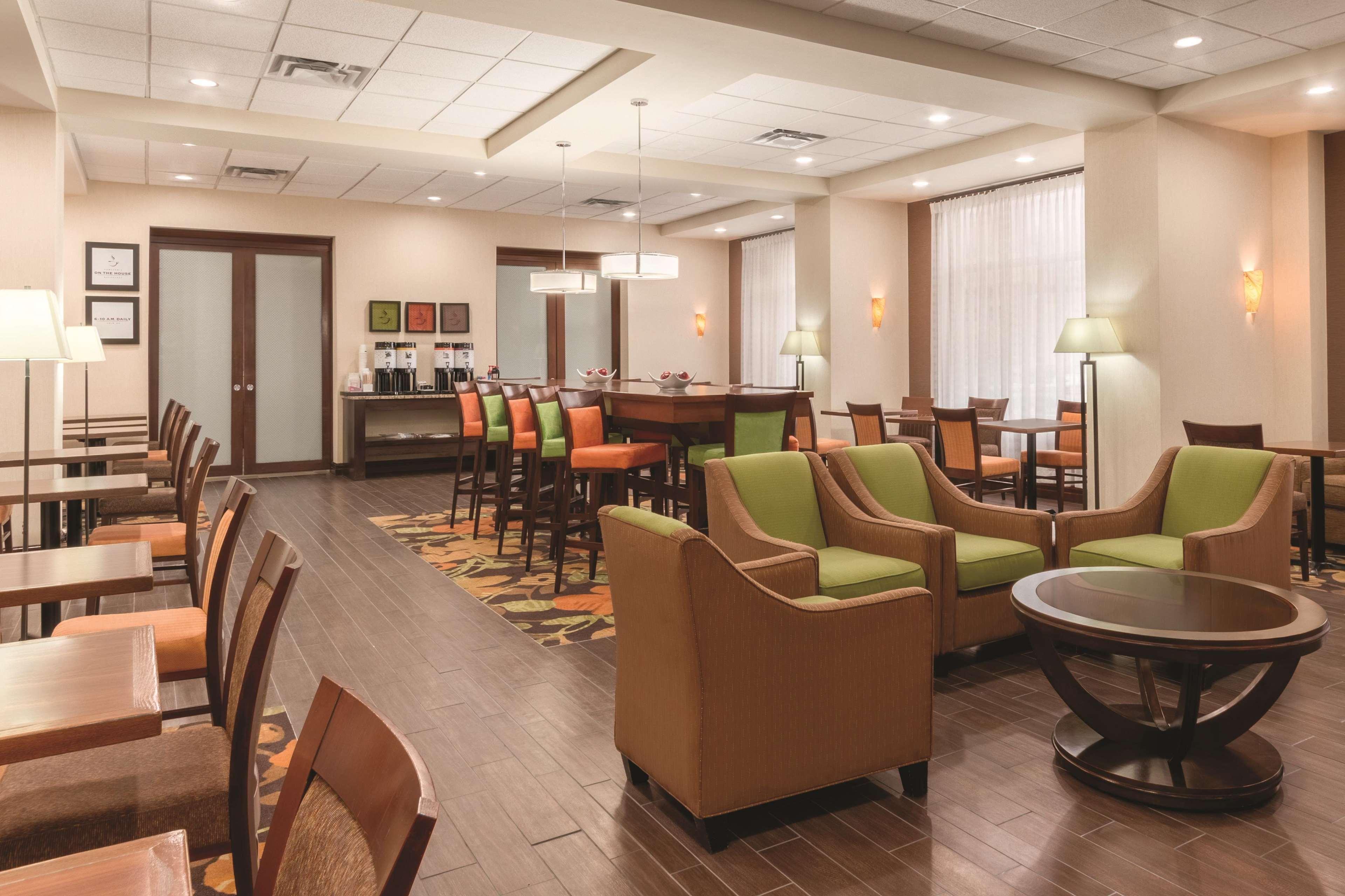 Hampton Inn By Hilton Edmonton South Екстериор снимка