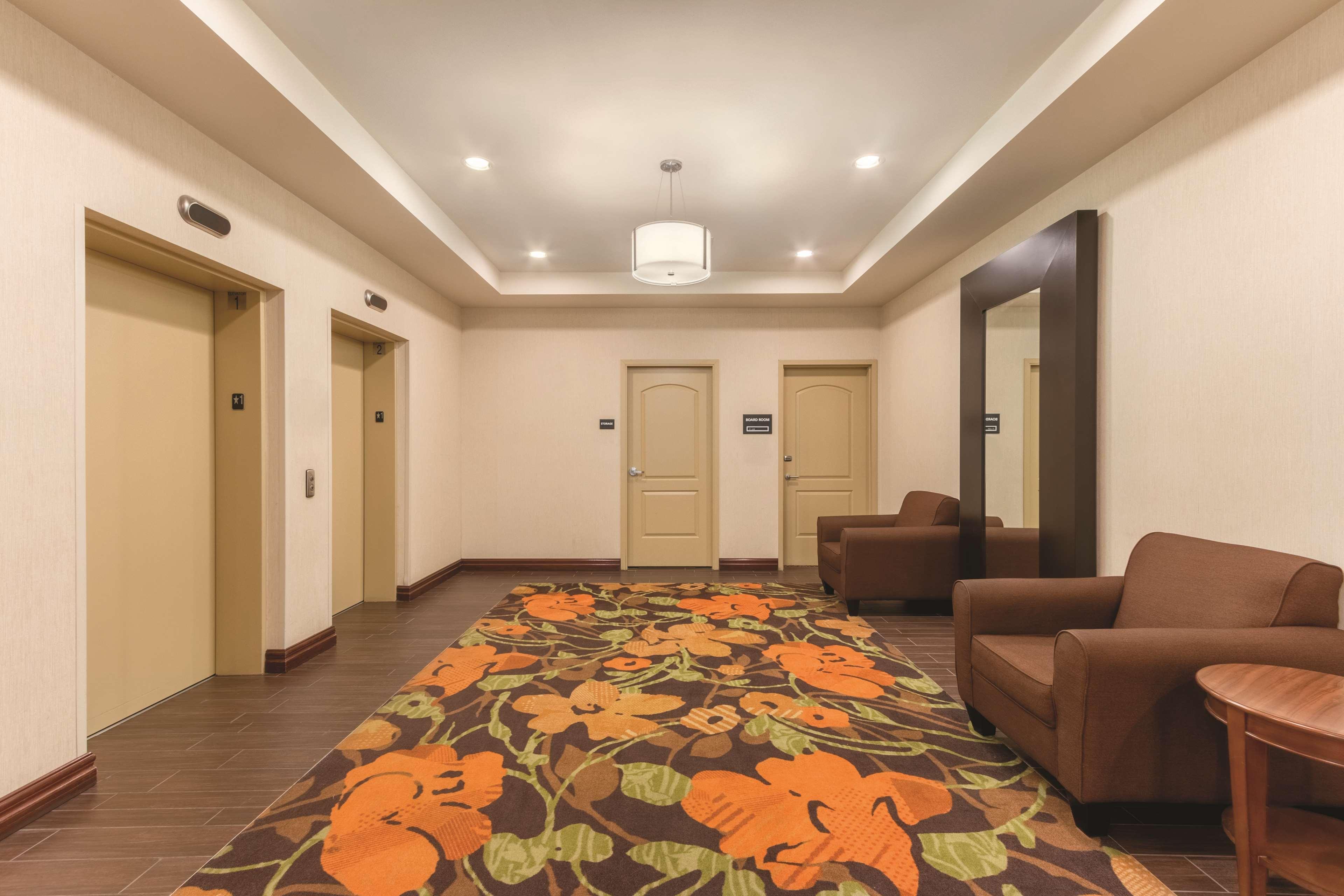 Hampton Inn By Hilton Edmonton South Екстериор снимка