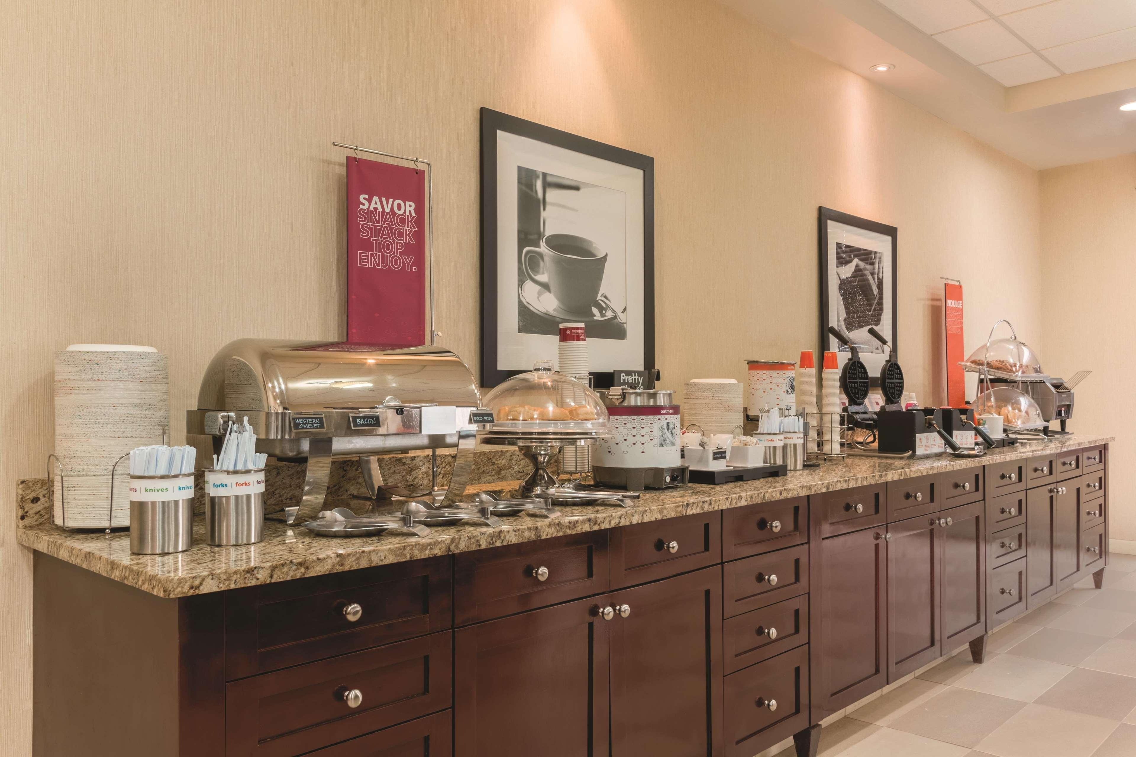 Hampton Inn By Hilton Edmonton South Екстериор снимка
