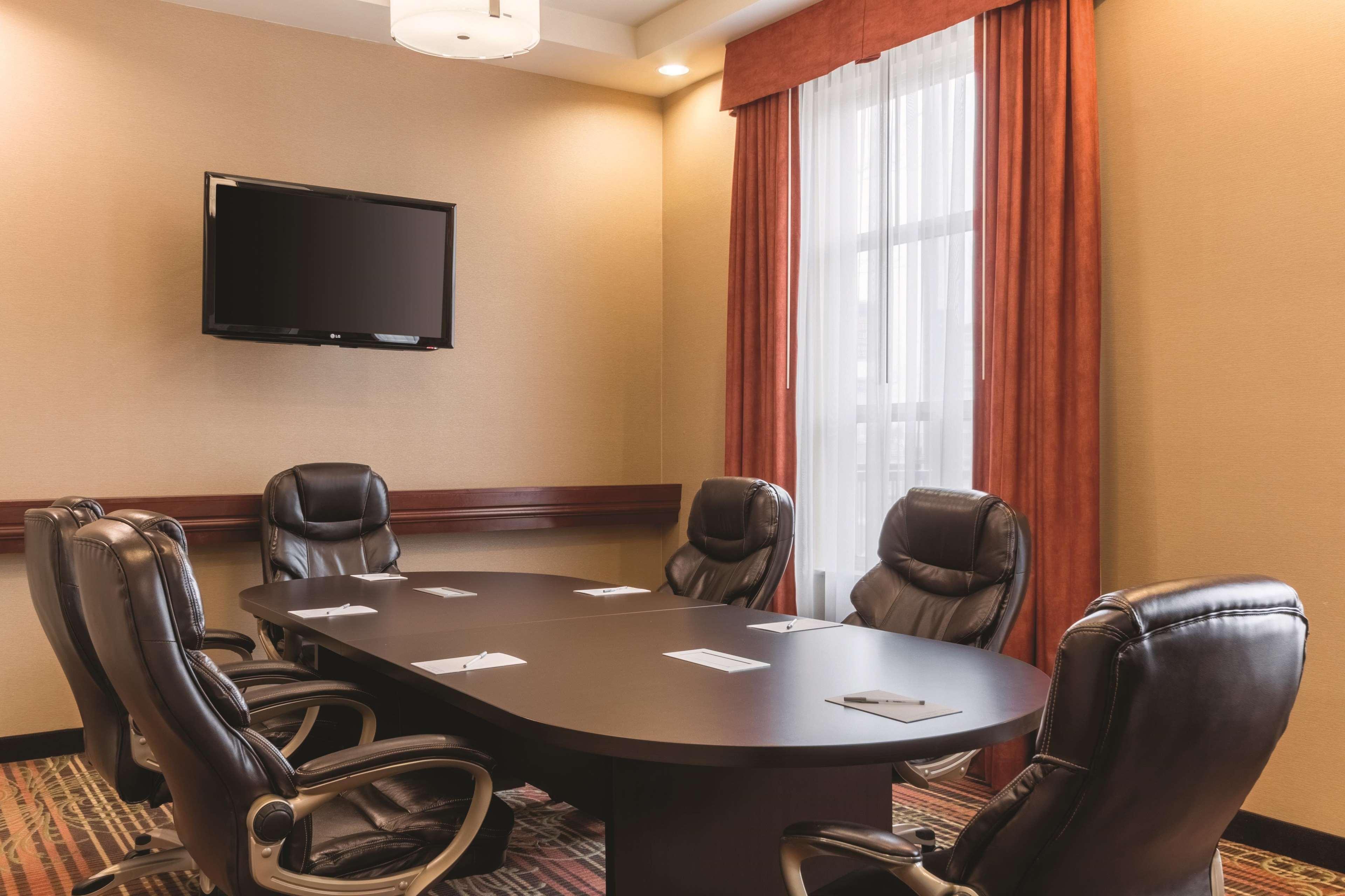 Hampton Inn By Hilton Edmonton South Екстериор снимка