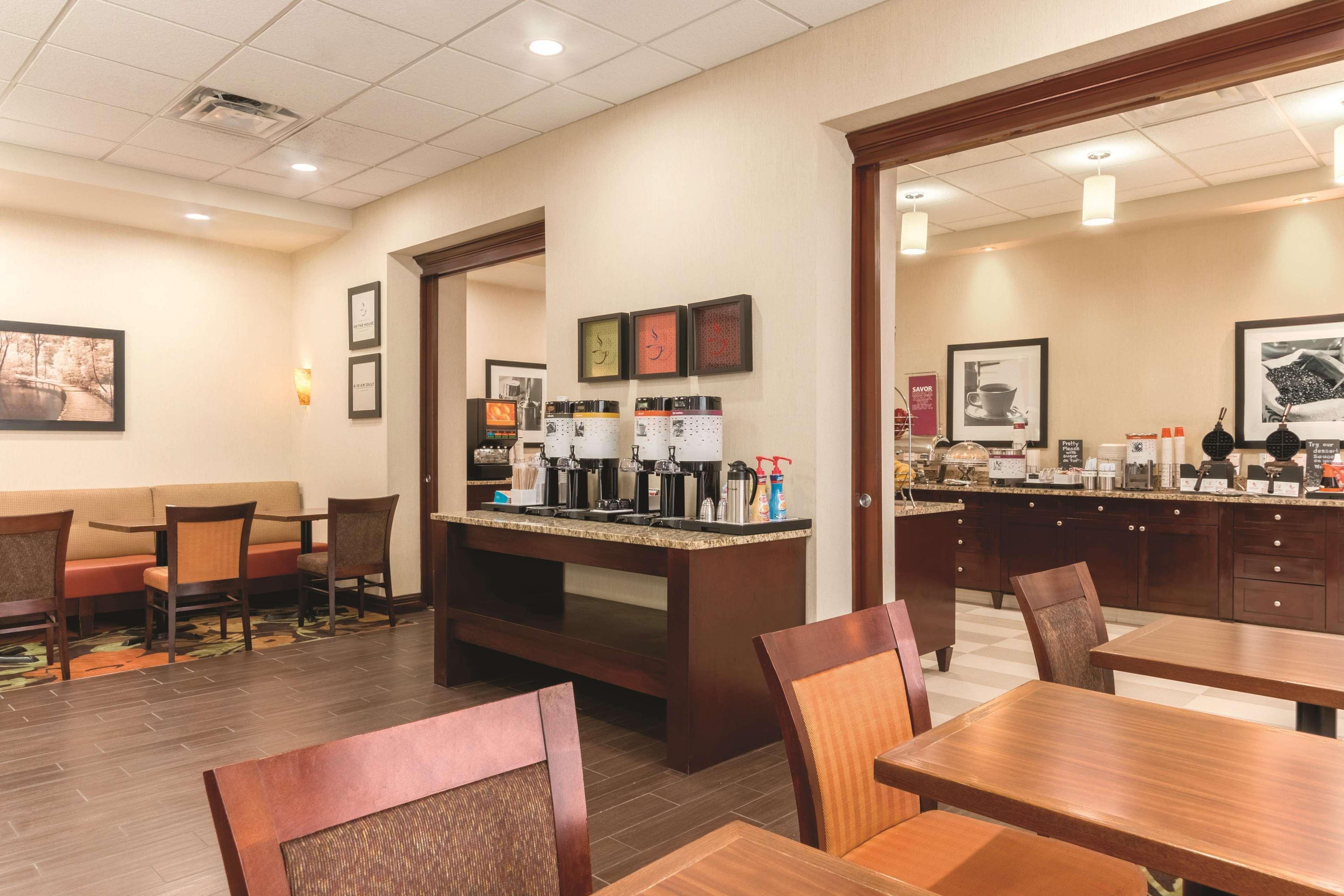 Hampton Inn By Hilton Edmonton South Екстериор снимка
