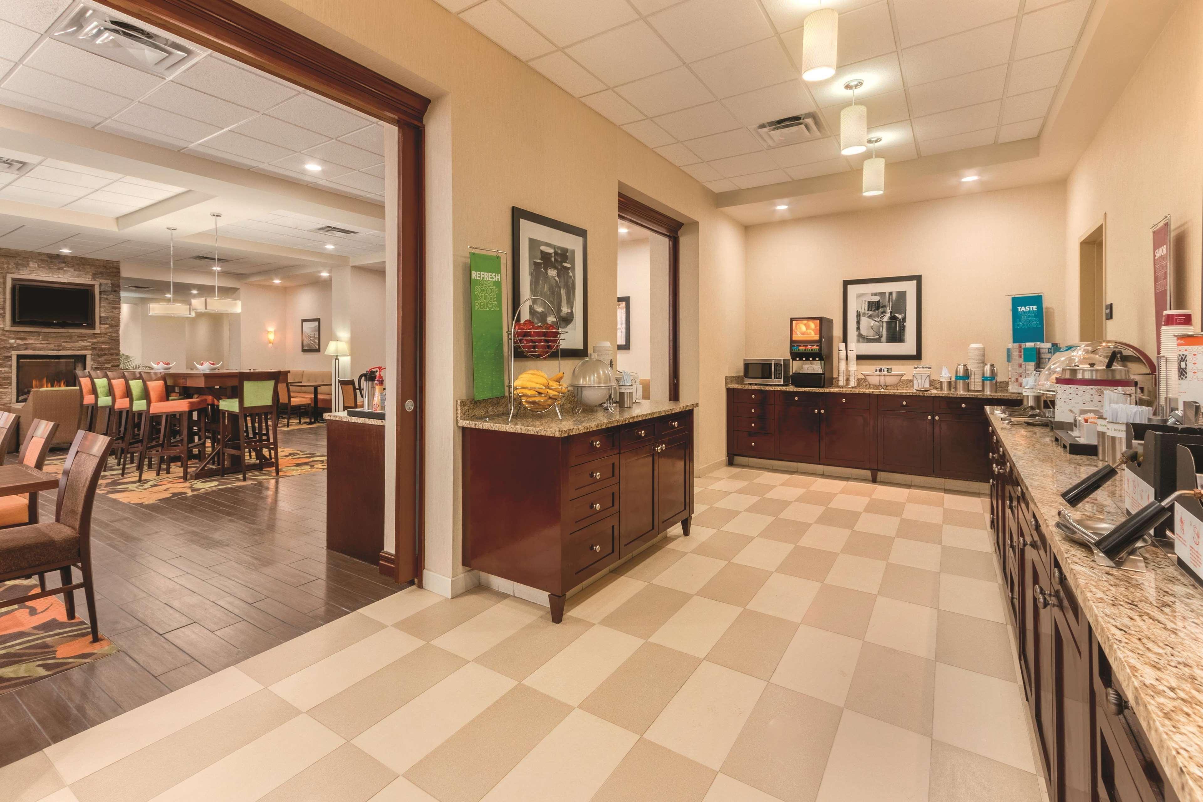 Hampton Inn By Hilton Edmonton South Екстериор снимка