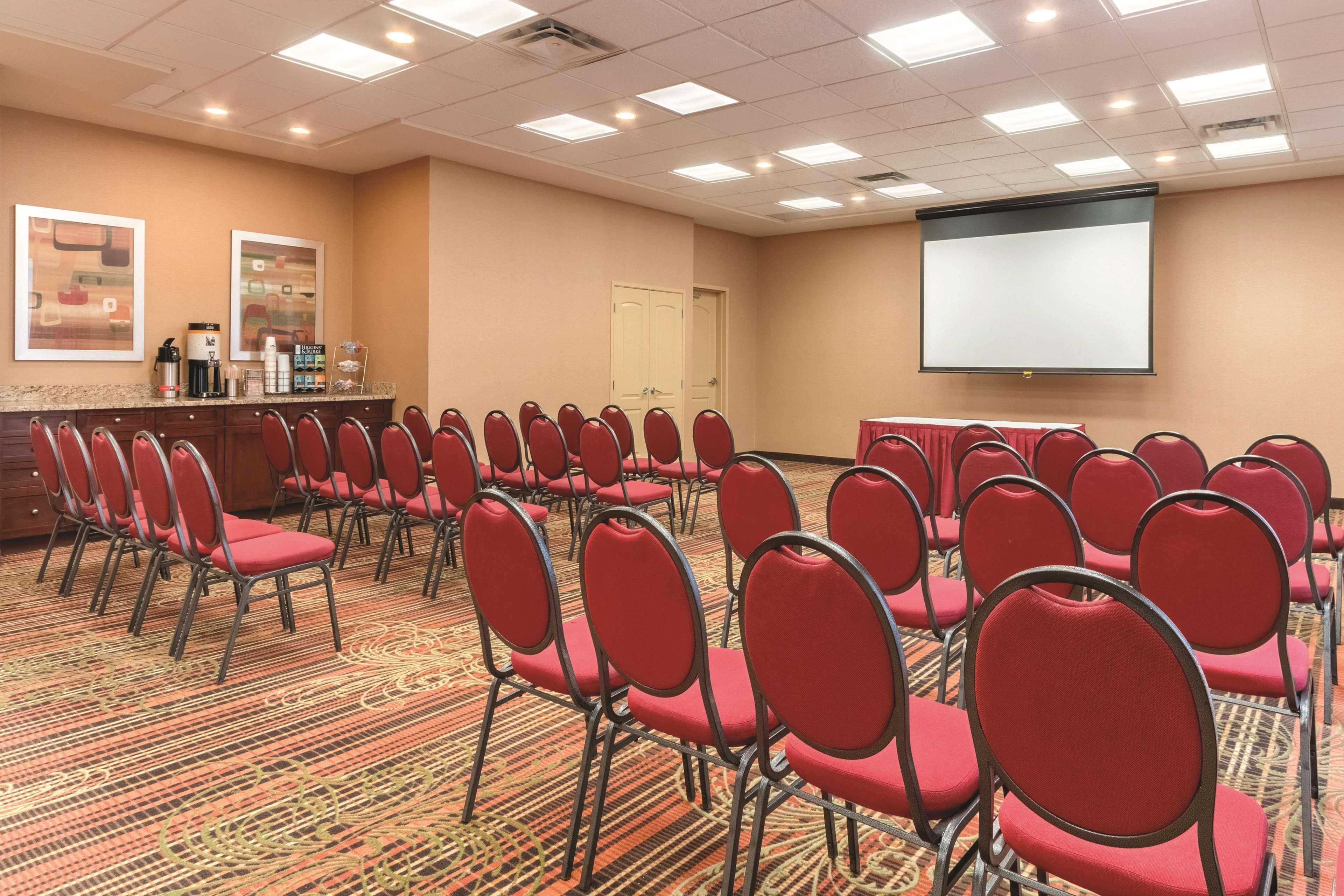 Hampton Inn By Hilton Edmonton South Екстериор снимка