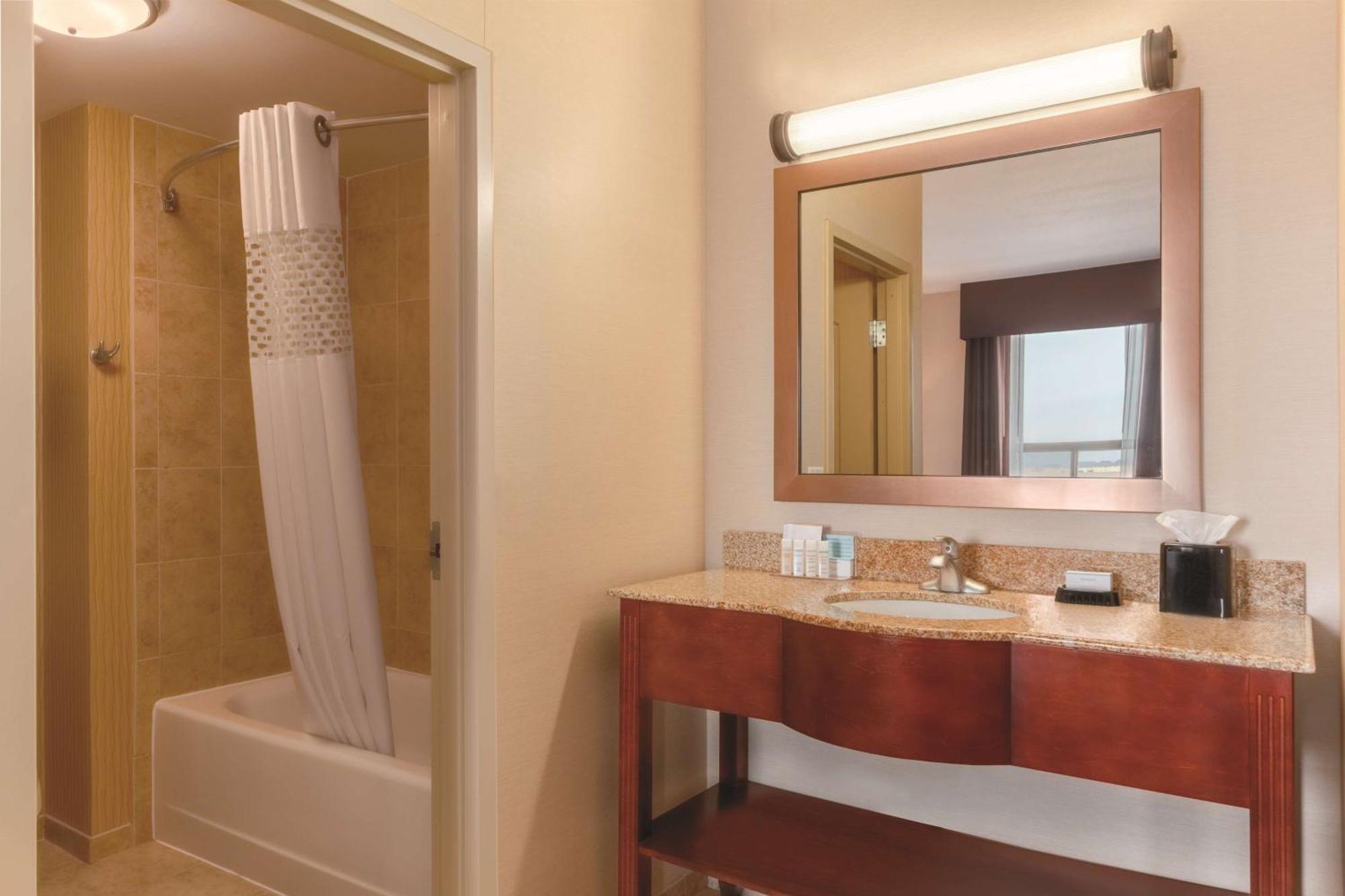 Hampton Inn By Hilton Edmonton South Екстериор снимка