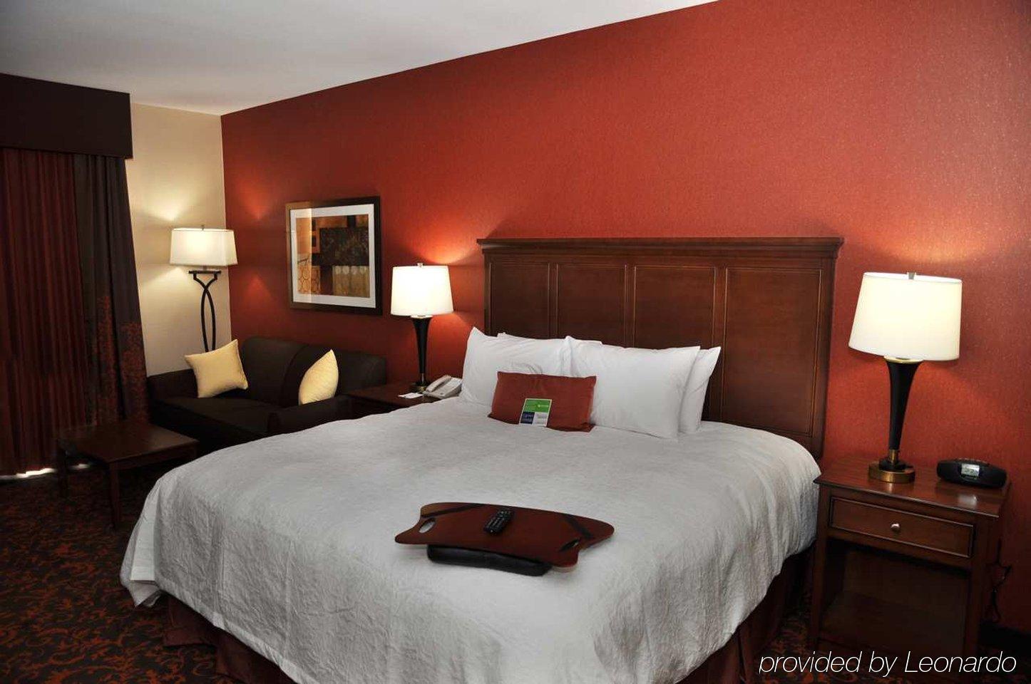 Hampton Inn By Hilton Edmonton South Стая снимка
