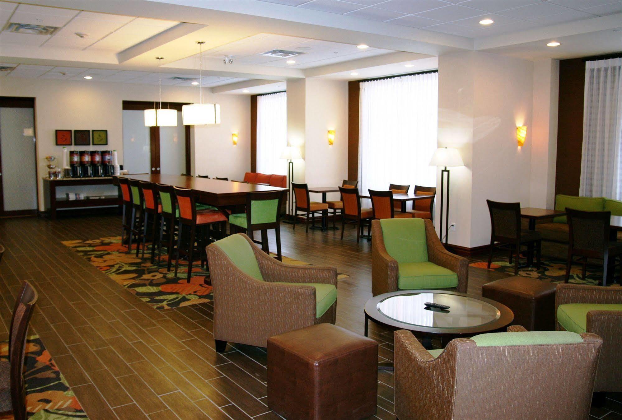 Hampton Inn By Hilton Edmonton South Екстериор снимка